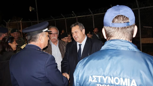 Επίσκεψη ΥΕΘΑ Πάνου Καμμένου στα κέντρα προσωρινής διαμονής προσφύγων - μεταναστών στα νησιά Λέρο, Χίο και Λέσβο - Φωτογραφία 11