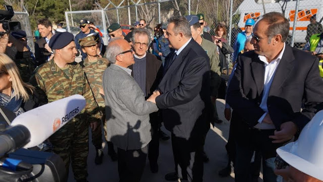 Επίσκεψη ΥΕΘΑ Πάνου Καμμένου στα κέντρα προσωρινής διαμονής προσφύγων - μεταναστών στα νησιά Λέρο, Χίο και Λέσβο - Φωτογραφία 4