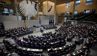 Γερμανός Βουλευτής ανησυχεί: Τα χειρότερα έρχονται για την Ελλάδα... - Φωτογραφία 1