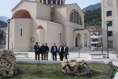 Παραδόθηκε η πλατεία στην Αγία Τριάδα στον Κρουσώνα