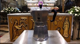 O ιταλός «βασιλιάς του καφέ» κηδεύτηκε σε μία καφετιέρα! - Φωτογραφία 1