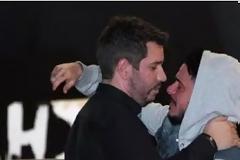 Συντετριμμένοι οι φίλοι του έξω από το Teatro - Λύγισαν όλοι [photos]
