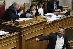 Αγριο επεισόδιο στη Βουλή – Λαγός: Είναι προδότης ο Καμμένος - Βούτσης: Είστε ξεδιάντροποι