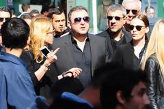 Σύσσωμος ο καλλιτεχνικός κόσμος συνοδεύει τον Παντελή Παντελίδη στη «γειτονιά των αγγέλων»
