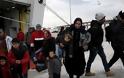 Πάνω από 2.400 πρόσφυγες και μετανάστες έφτασαν σε Πειραιά - Καβάλα