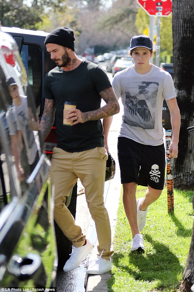 David και Brooklyn Beckham: Για ψώνια στο Λος Άντζελες - Φωτογραφία 2