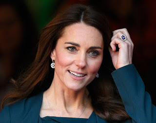 Το απλό ντύσιμο της Kate Middleton που κοστίζει πάνω από 3.000 λίρες... [photo] - Φωτογραφία 1