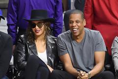 Απίστευτα! Δείτε τι παπούτσια φορούσε η Beyonce όταν πήγε να δει μπάσκετ με τον Jay-Z! [photos]