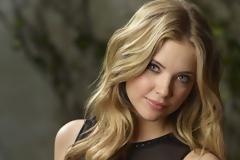 Πόσο κοστίζει η αγαπημένη τσάντα της Ashley Benson; [photos]
