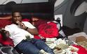 Ο... χρεοκοπημένος 50 Cent ποζάρει με κατοσταδόλαρα και προκαλεί! - Φωτογραφία 3