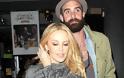 Η 47χρονη Kylie Minogue αρραβωνιάστηκε τον 28χρονο σύντροφό της