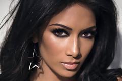 Η Nicole Scherzinger βγήκε έξω με τα μαύρα δερμάτινα... [photo]