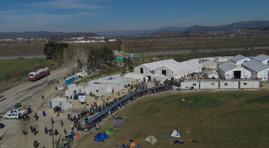 Χάος στην Ειδομένη -500 πρόσφυγες προσπάθησαν να σπάσουν τον κλοιό  [photos] - Φωτογραφία 18