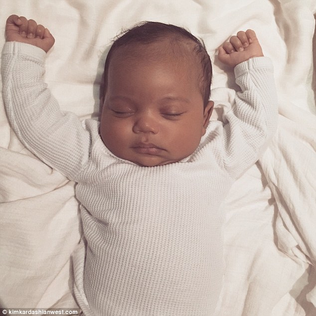 Δείτε για πρώτη φορά το δεύτερο μωρό της Kim Kardashian... [photo] - Φωτογραφία 2