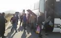 ΧΑΜΟΣ: Ανέβασαν πρόσφυγες στα λεωφορεία, τους κατέβασαν κι εκείνοι έφυγαν πεζή [photo+video] - Φωτογραφία 7