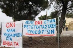 Κρίση στα Διαβατά: Στέλνουν εκεί χιλιάδες πρόσφυγες, οι κάτοικοι θα σχηματίσουν ανθρώπινη αλυσίδα [photos]