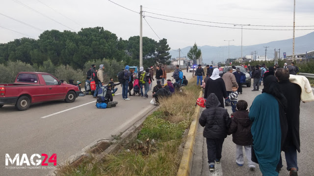 Λαμία: Ξεκίνησαν με τα πόδια για Δομοκό – Έρχονται άλλοι; [photos] - Φωτογραφία 2