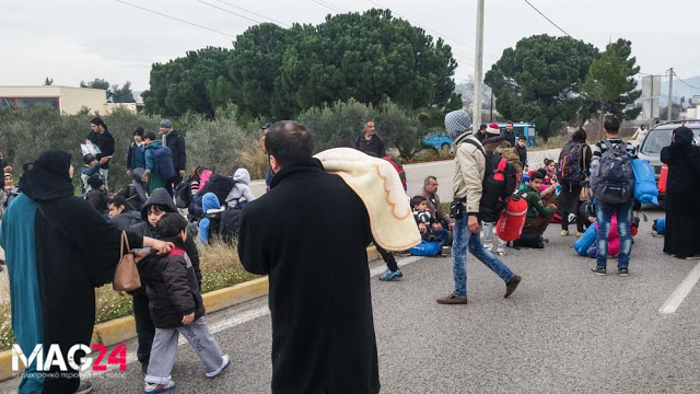 Λαμία: Ξεκίνησαν με τα πόδια για Δομοκό – Έρχονται άλλοι; [photos] - Φωτογραφία 3