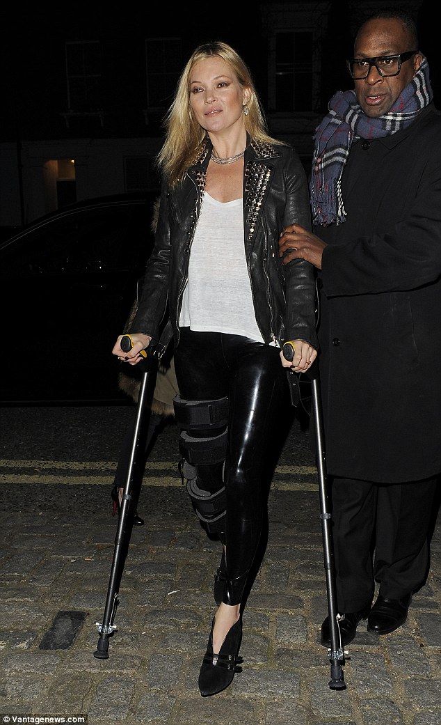 Πώς είναι η Kate Moss μετά το ατύχημα που έπαθε; [photos] - Φωτογραφία 2