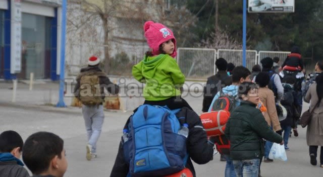 ΕΝΑ ΑΠΕΡΑΝΤΟ HOTSPOT: Γέμισε πρόσφυγες η Ελλάδα - Ξεκινούν με τα πόδια για τα σύνορα με τα Σκόπια [ΣΥΓΚΛΟΝΙΣΤΙΚΕΣ ΕΙΚΟΝΕΣ] - Φωτογραφία 3