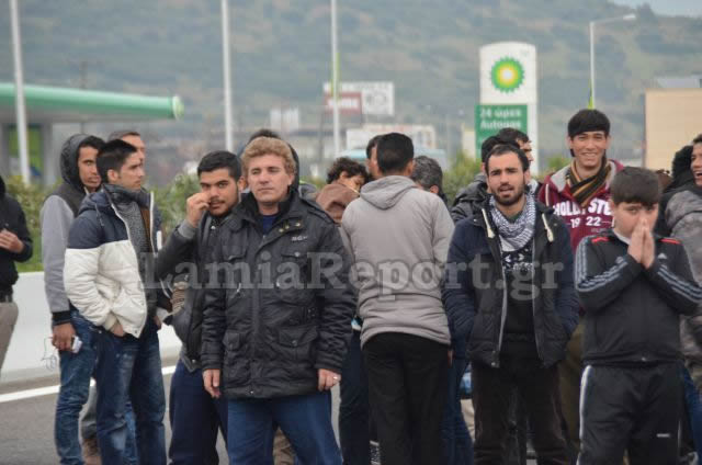 ΕΝΑ ΑΠΕΡΑΝΤΟ HOTSPOT: Γέμισε πρόσφυγες η Ελλάδα - Ξεκινούν με τα πόδια για τα σύνορα με τα Σκόπια [ΣΥΓΚΛΟΝΙΣΤΙΚΕΣ ΕΙΚΟΝΕΣ] - Φωτογραφία 57