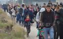 ΕΝΑ ΑΠΕΡΑΝΤΟ HOTSPOT: Γέμισε πρόσφυγες η Ελλάδα - Ξεκινούν με τα πόδια για τα σύνορα με τα Σκόπια [ΣΥΓΚΛΟΝΙΣΤΙΚΕΣ ΕΙΚΟΝΕΣ] - Φωτογραφία 20