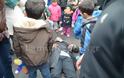 ΕΝΑ ΑΠΕΡΑΝΤΟ HOTSPOT: Γέμισε πρόσφυγες η Ελλάδα - Ξεκινούν με τα πόδια για τα σύνορα με τα Σκόπια [ΣΥΓΚΛΟΝΙΣΤΙΚΕΣ ΕΙΚΟΝΕΣ] - Φωτογραφία 68