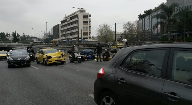 Φωτογραφίες ΑΝΑΓΝΩΣΤΗ από το σοβαρό τροχαίο στην Κηφισίας νωρίτερα - Φωτογραφία 6