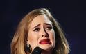 Αυτό θα πει Global Success! Η Adele ξεσπά σε κλάματα όταν ένας... αστροναύτης της δίνει βραβείο... [photos] - Φωτογραφία 2