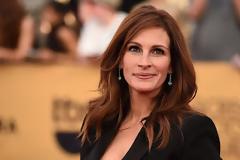 Η Julia Roberts χωρίς ίχνος μακιγιάζ πάει στα γυρίσματα του άντρα της... [photos]