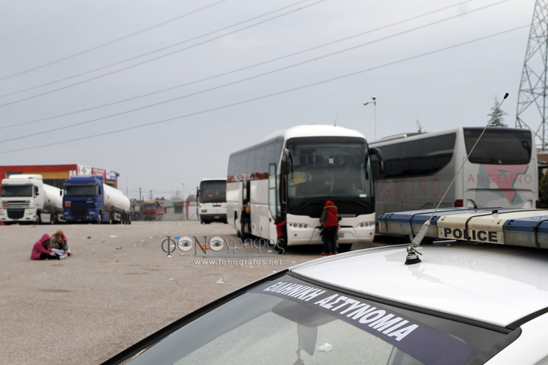 Εικόνες απελπισίας από τους πρόσφυγες στην Λαμία - Φωτογραφία 3