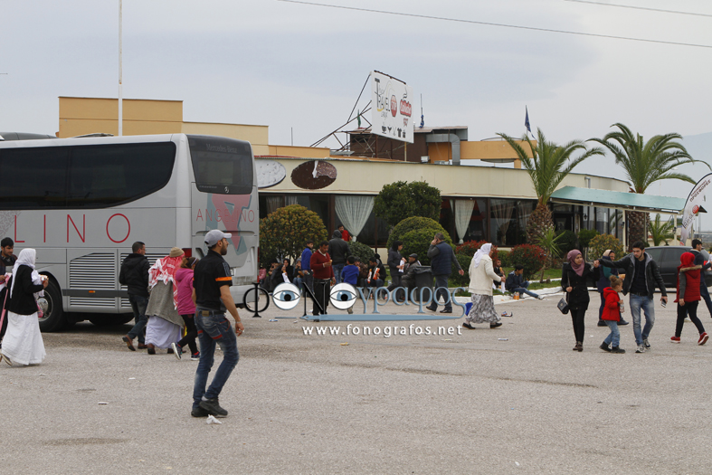 Εικόνες απελπισίας από τους πρόσφυγες στην Λαμία - Φωτογραφία 4