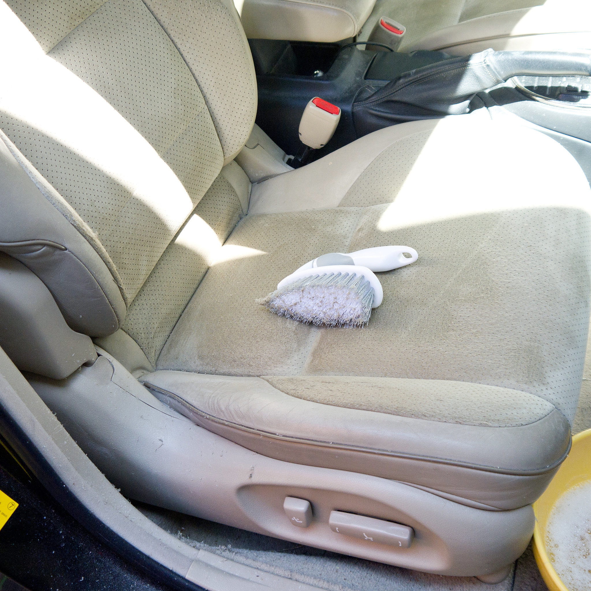 Πώς να καθαρίσετε τα καθίσματα του αυτοκινήτου - Φωτογραφία 3