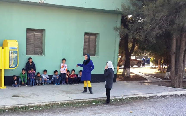 Επίσκεψη ΑΝΥΕΘΑ Δημήτρη Βίτσα και Τζιάνι Πιτέλα στο κέντρο μετεγκατάστασης στο Σχιστό - Φωτογραφία 11