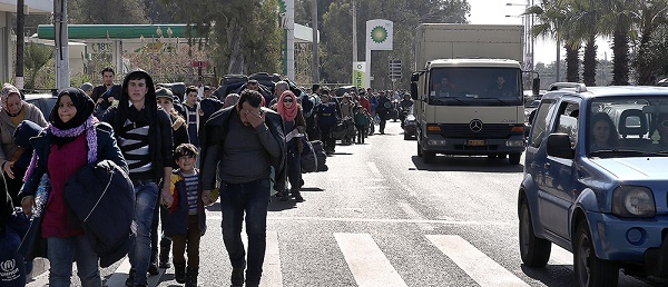 ΣΤΟ ΛΙΜΑΝΙ ΤΟΥ ΠΕΙΡΑΙΑ ΑΚΟΜΗ 437 ΠΡΟΣΦΥΓΕΣ - Φωτογραφία 3