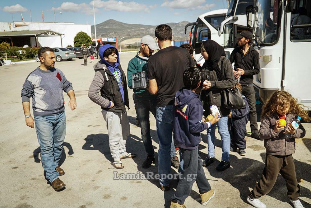 Λαμία: Ξεχειλίζει η ανθρωπιά για τους πρόσφυγες [photo+video] - Φωτογραφία 2