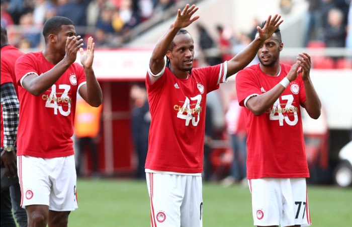 ΤΑ ΜΠΛΟΥΖΑΚΙΑ ΚΑΙ ΟΙ ΠΑΝΗΓΥΡΙΣΜΟΙ ΤΩΝ ΕΡΥΘΡΟΛΕΥΚΩΝ ΓΙΑ ΤΟ... 43ο! (PHOTOS) - Φωτογραφία 15