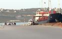 Μετακίνησαν το ύποπτο κοντέινερ του φορτηγού πλοίου στη Σούδα [photos] - Φωτογραφία 3