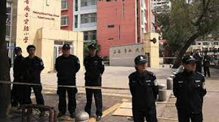 Σοκ σε σχολείο στην Κίνα: Άγνωστος μπήκε με μαχαίρι και... θέρισε μαθητές! - Φωτογραφία 1