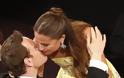 Επιτέλους τον φίλησε! Η Alicia Vikander κέρδισε Όσκαρ και φίλησε σε δημόσια θέα τον Michael Fassbender! [photos] - Φωτογραφία 3