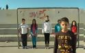 Βίντεο από μικρούς μαθητές για τους πρόσφυγες: Είναι στα μόριά μας