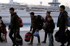 ΣΤΟΝ ΠΕΙΡΑΙΑ ΑΛΛΑ ΔΥΟ ΠΛΟΙΑ ΜΕ 1.046 ΠΡΟΣΦΥΓΕΣ ΚΑΙ ΜΕΤΑΝΑΣΤΕΣ VD