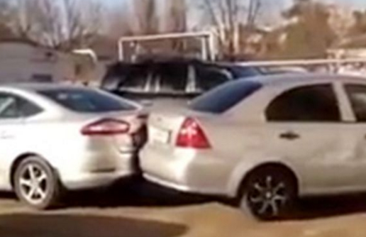 Ρωσίδα τράκαρε 17 αυτοκίνητα ενώ στάθμευε σε πάρκινγκ - Ακόμα υπολογίζουν τις ζημίες - Φωτογραφία 2