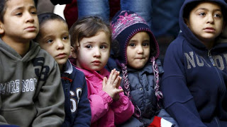 Κι άλλοι πρόσφυγες στον Πειραιά-Με βρογχίτιδα τα περισσότερα παιδιά προσφύγων... - Φωτογραφία 1