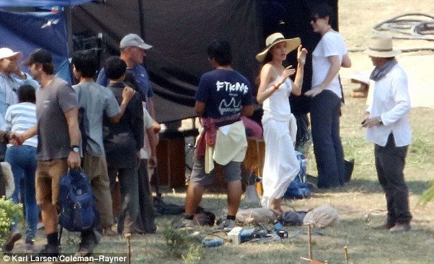 Η σοκαριστική εικόνα της Angelina Jolie από την Καμπότζη... [photos] - Φωτογραφία 4