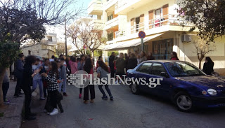 Μαθητές κάνουν γυμναστική και διάλειμμα... στον δρόμο στο Ηράκλειο! - Φωτογραφία 1