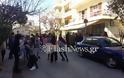 Μαθητές κάνουν γυμναστική και διάλειμμα... στον δρόμο στο Ηράκλειο! - Φωτογραφία 1
