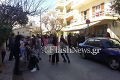 Μαθητές κάνουν γυμναστική και διάλειμμα... στον δρόμο στο Ηράκλειο!