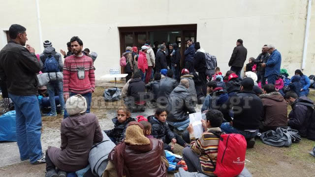 Λαμία: Έφθασαν οι πρώτοι πρόσφυγες στις Θερμοπύλες [photos] - Φωτογραφία 2