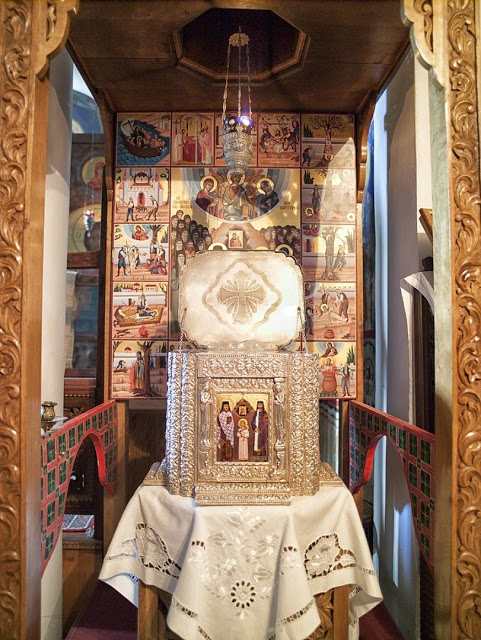 Τα Ιερά Λείψανα των Αγίων Ραφαήλ, Νικολάου και Ειρήνης στο Πανόραμα Βούλας - Φωτογραφία 2
